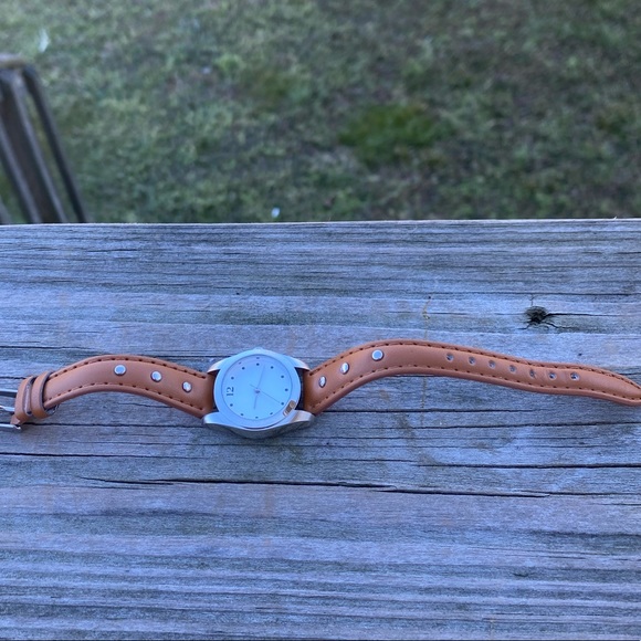 Tan faux leather Fashion watch w/ tiny stud accents New in box - Picture 4 of 10